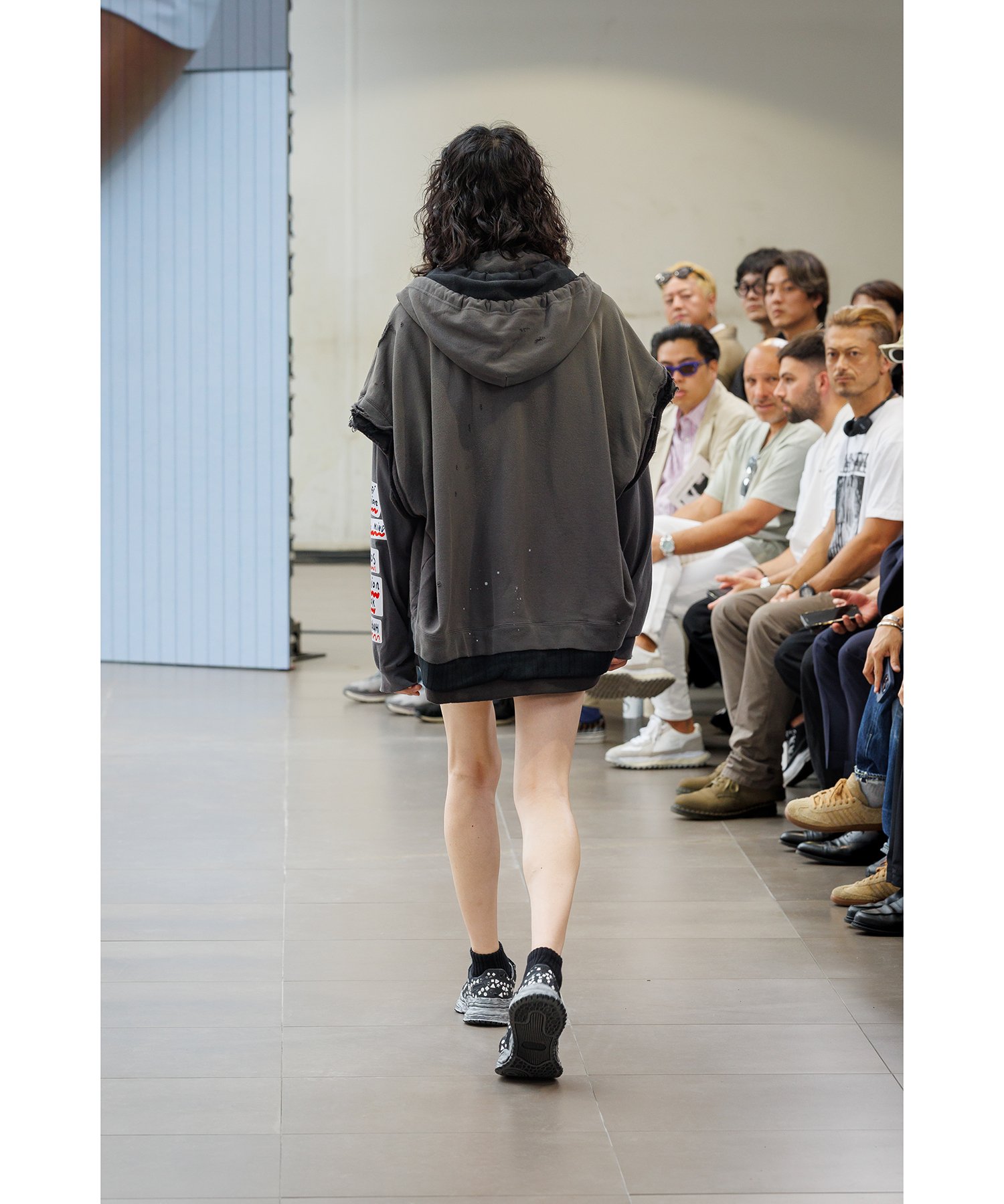 Embellished Sticker Long Sleeve T-shirt