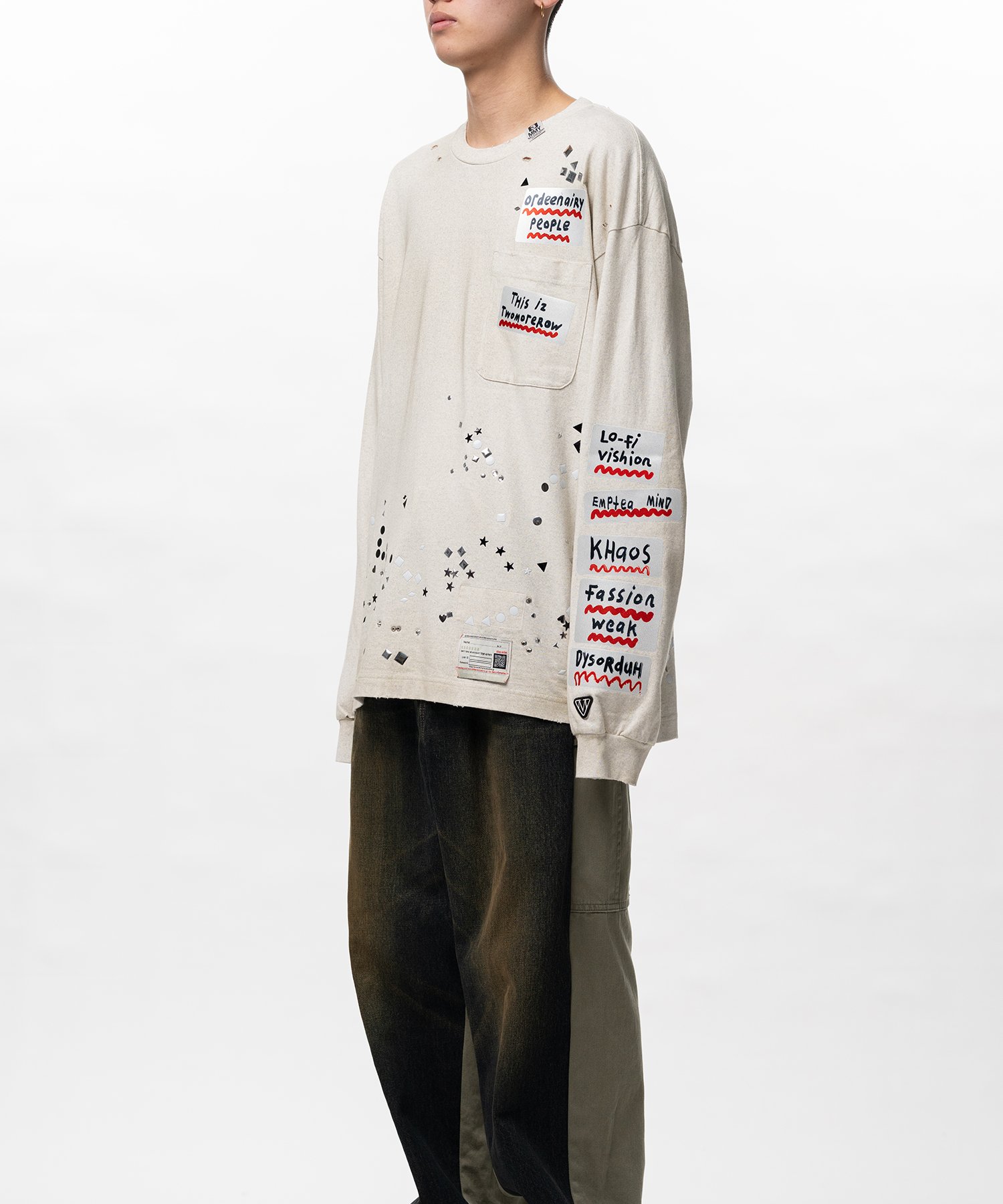 Embellished Sticker Long Sleeve T-shirt