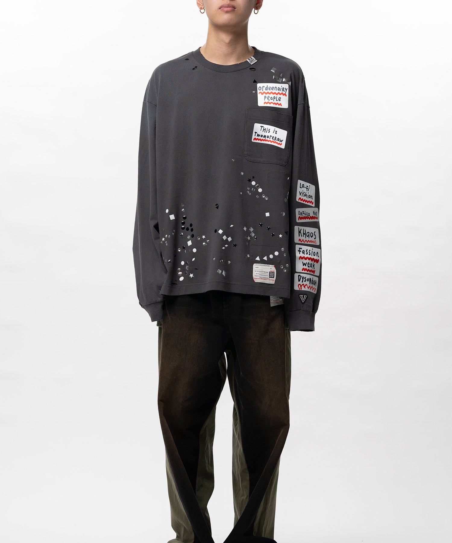 Embellished Sticker Long Sleeve T-shirt