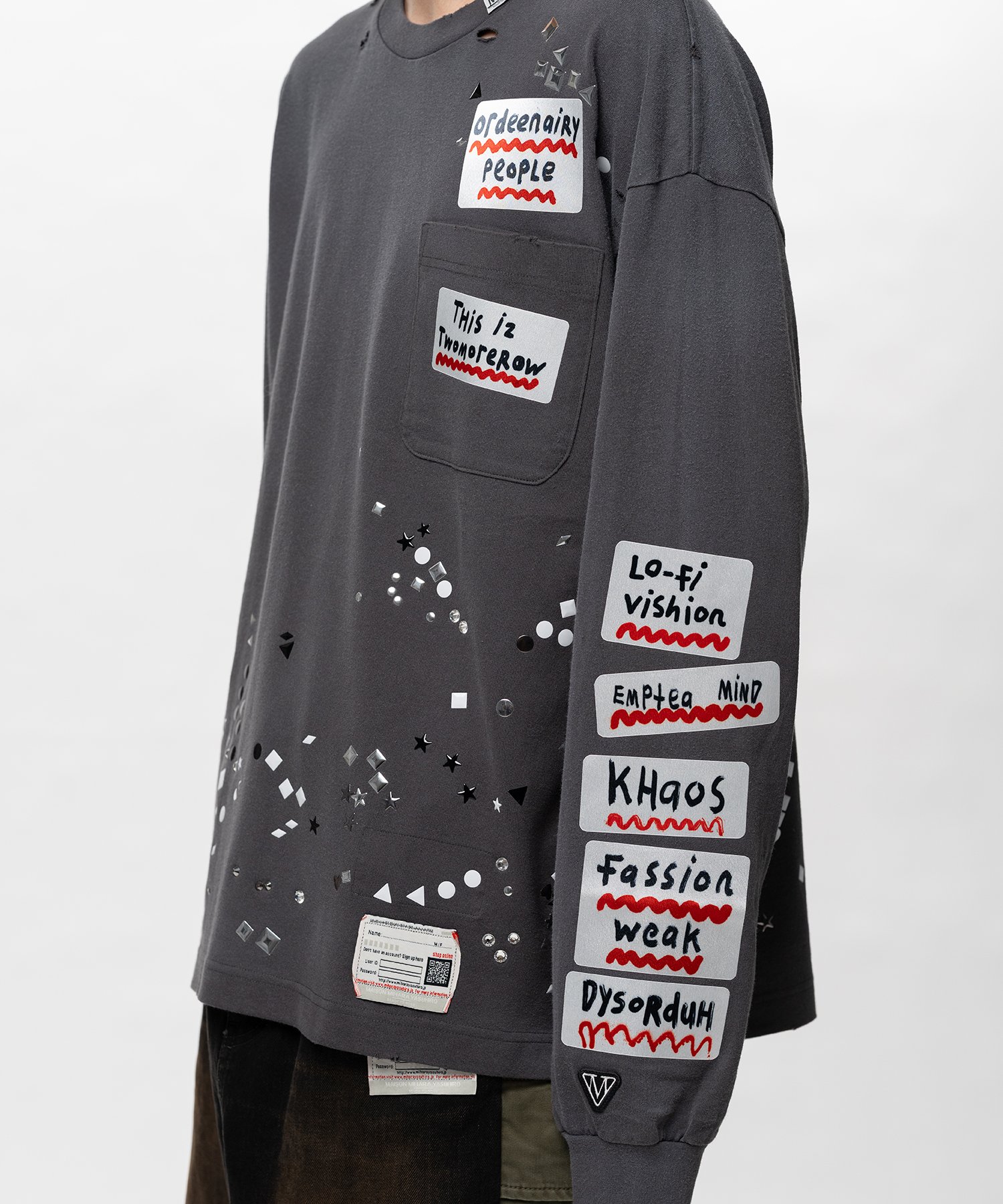 Embellished Sticker Long Sleeve T-shirt