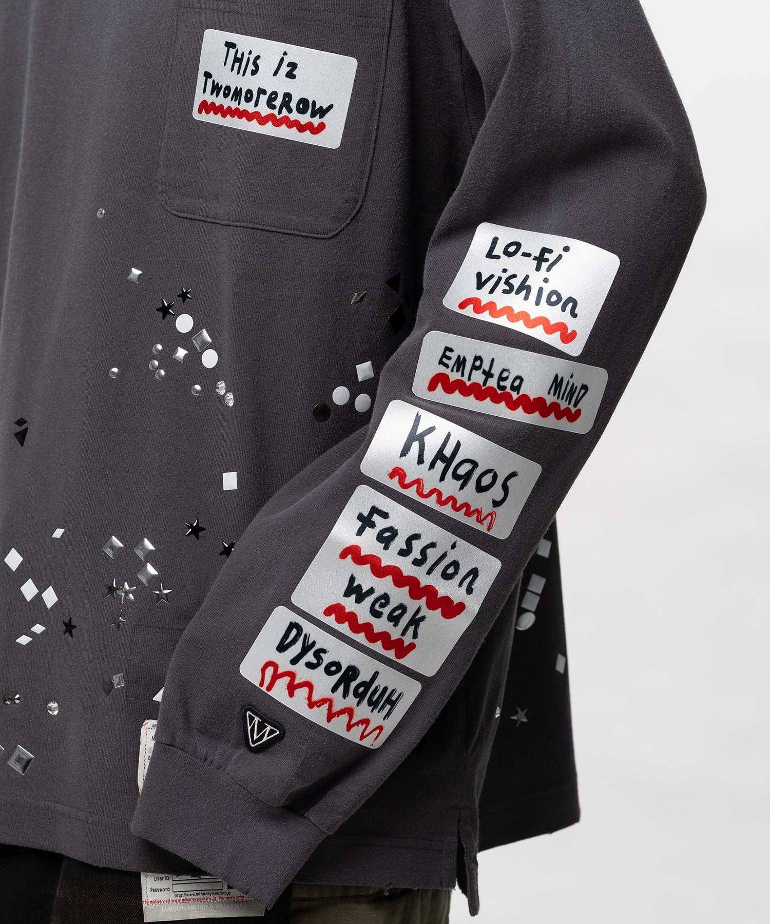 Embellished Sticker Long Sleeve T-shirt