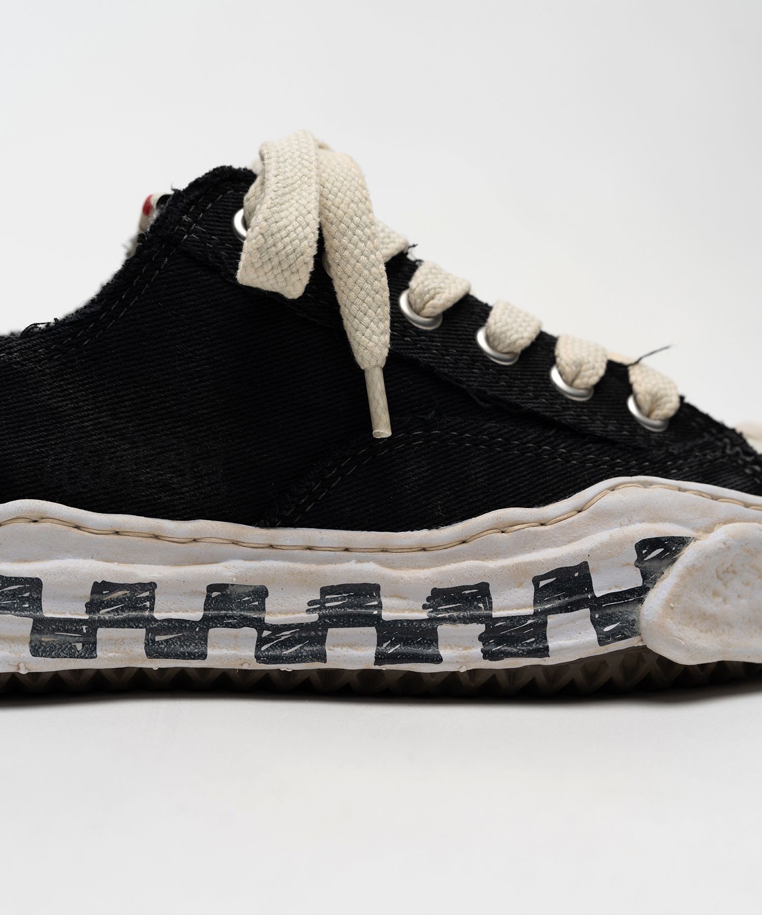 "HANK" OG Graffiti Check Sole Canvas Low-top Sneakers