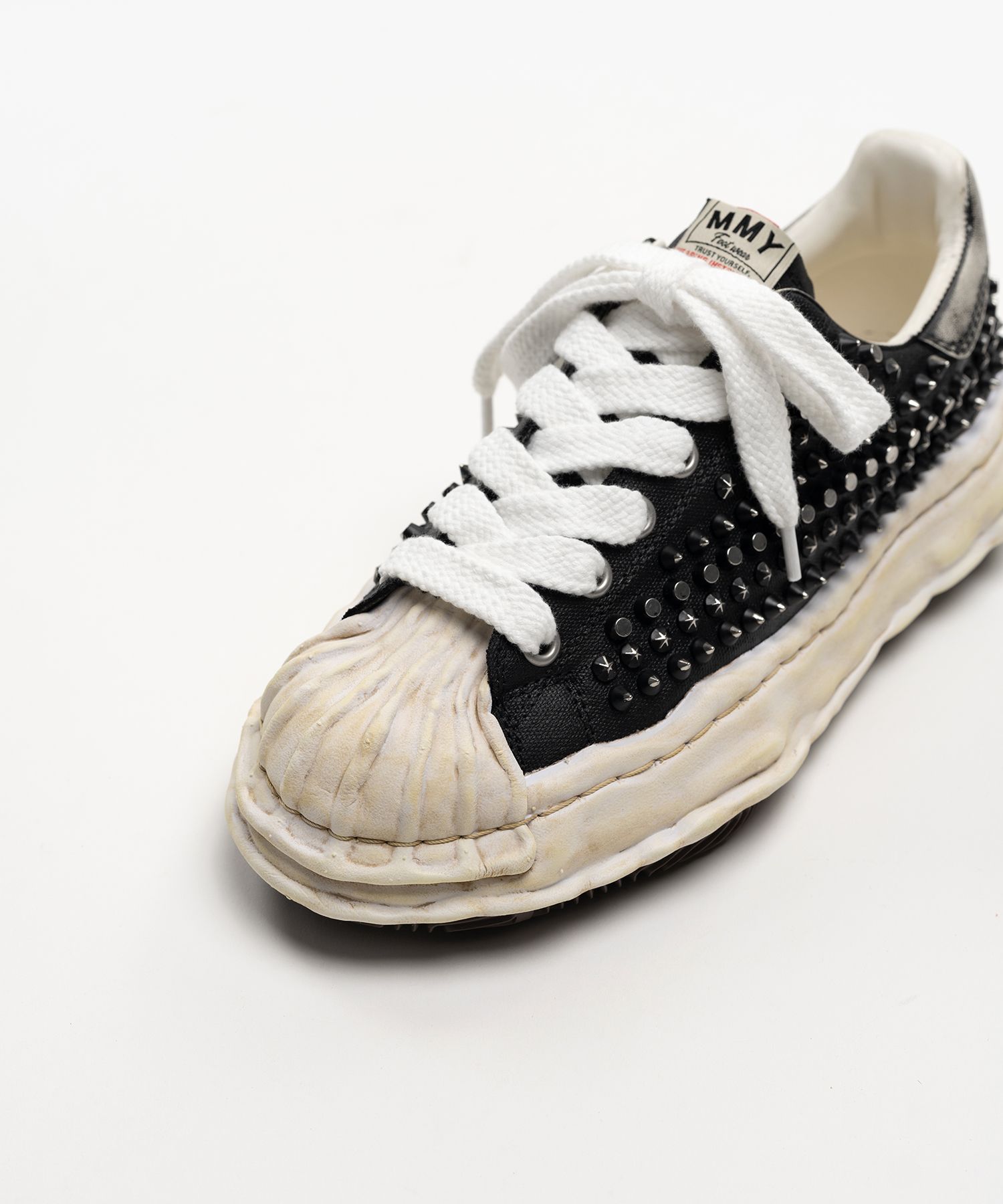 【EXCLUSIVE EDITION】"BLAKEY" OG Sole Studded Canvas Low-top Sneakers