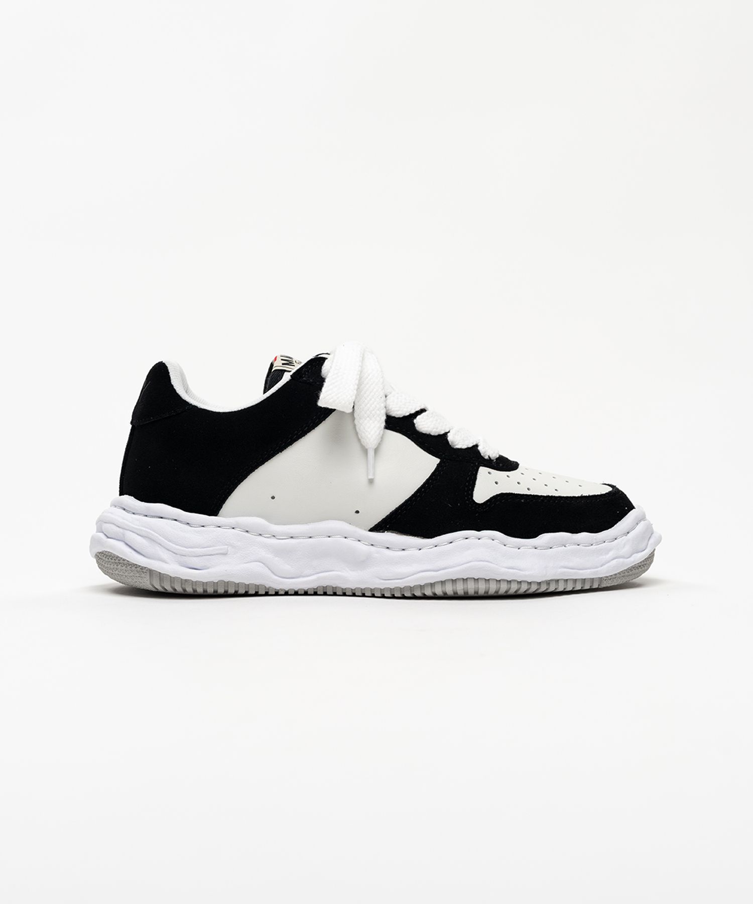 "WAYNE" OG Sole Suede Low-top Sneakers