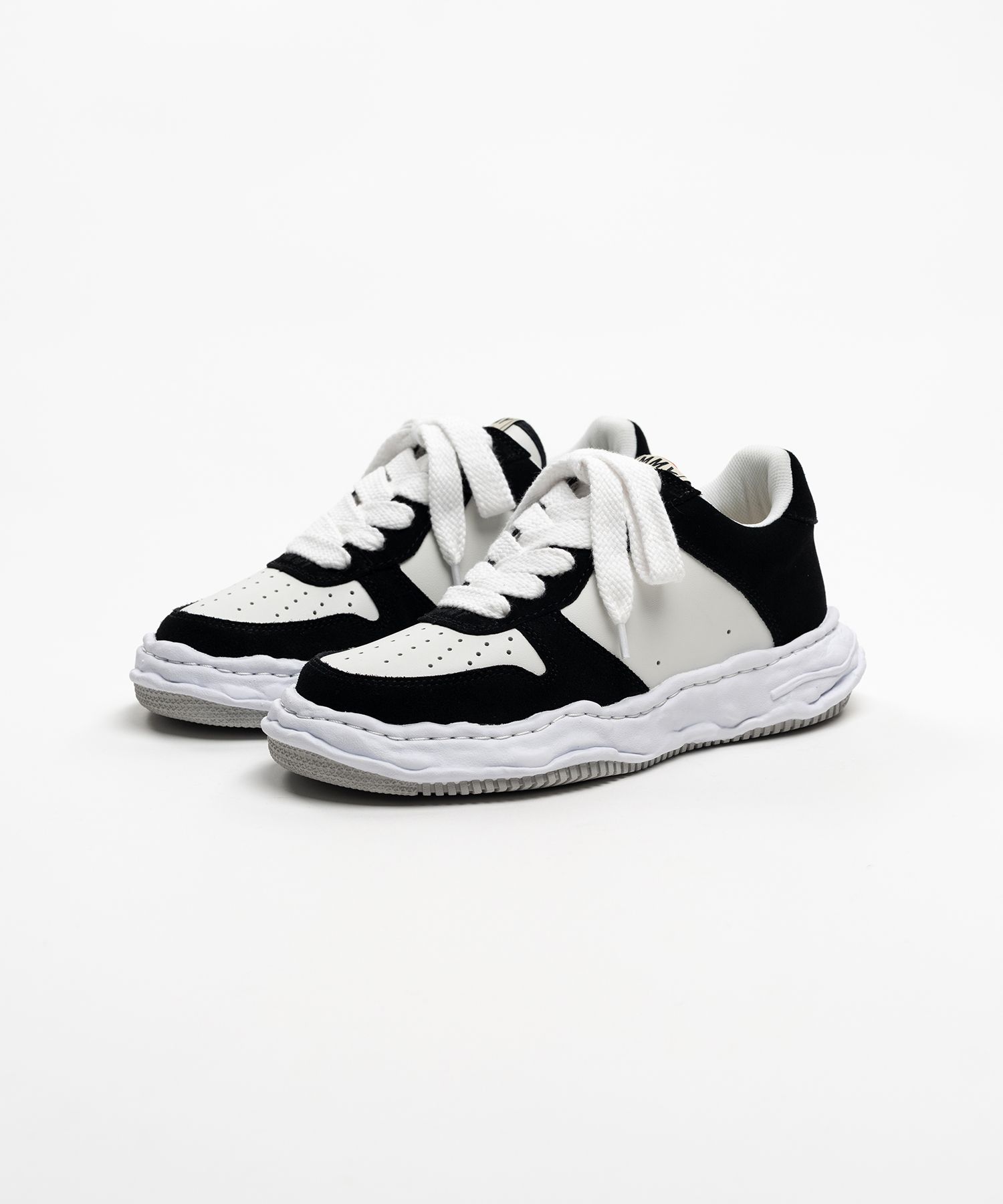 "WAYNE" OG Sole Suede Low-top Sneakers