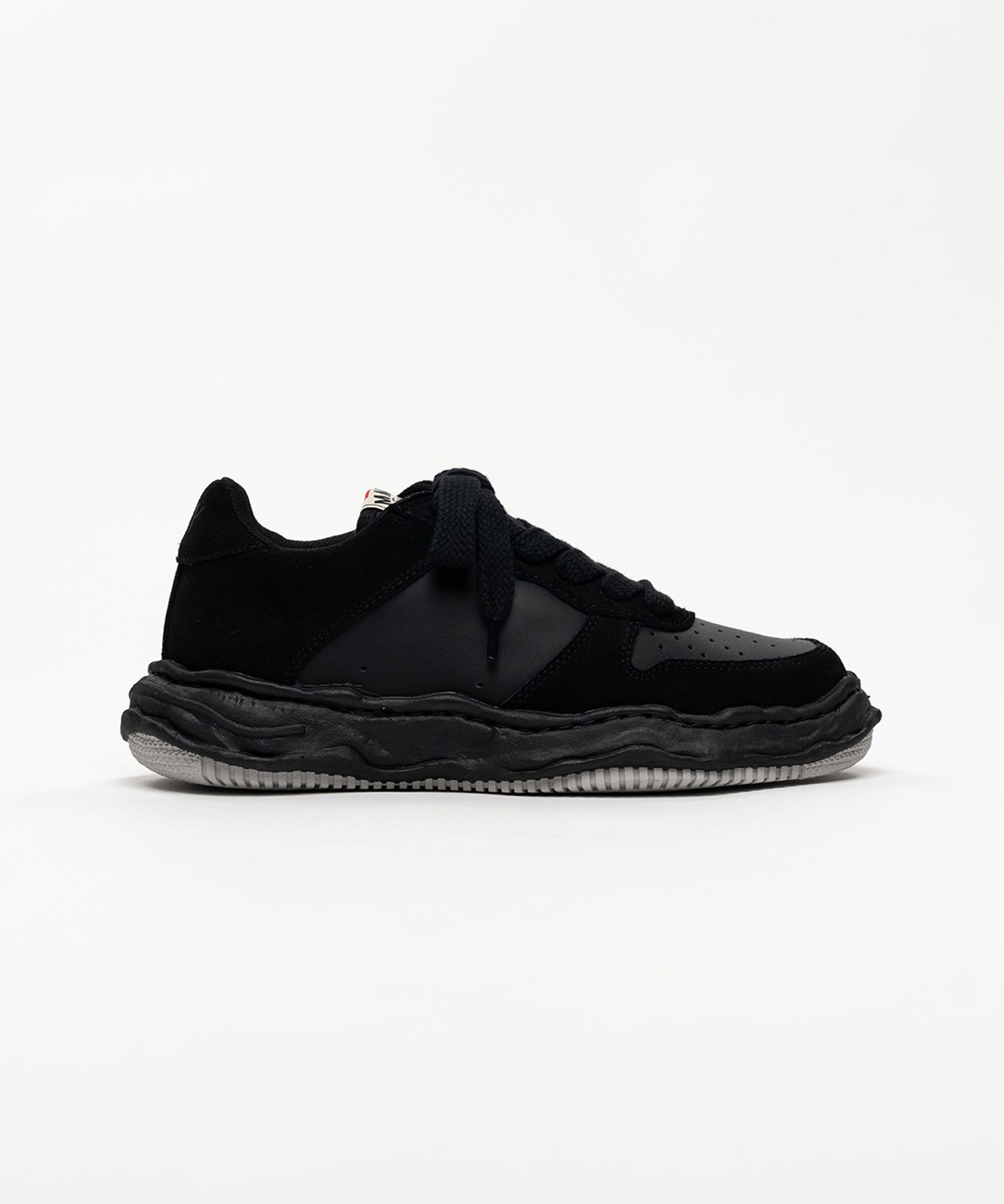 "WAYNE" OG Sole Suede Low-top Sneakers