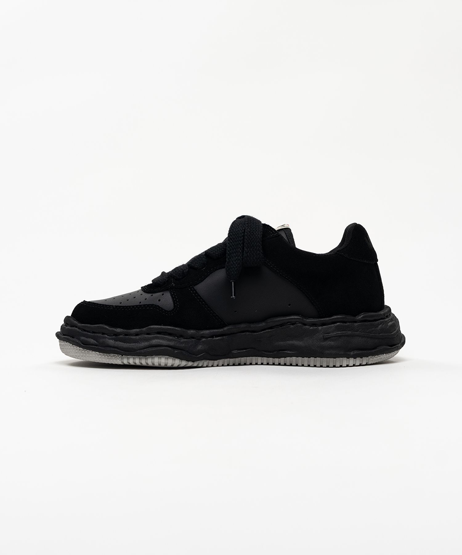 "WAYNE" OG Sole Suede Low-top Sneakers