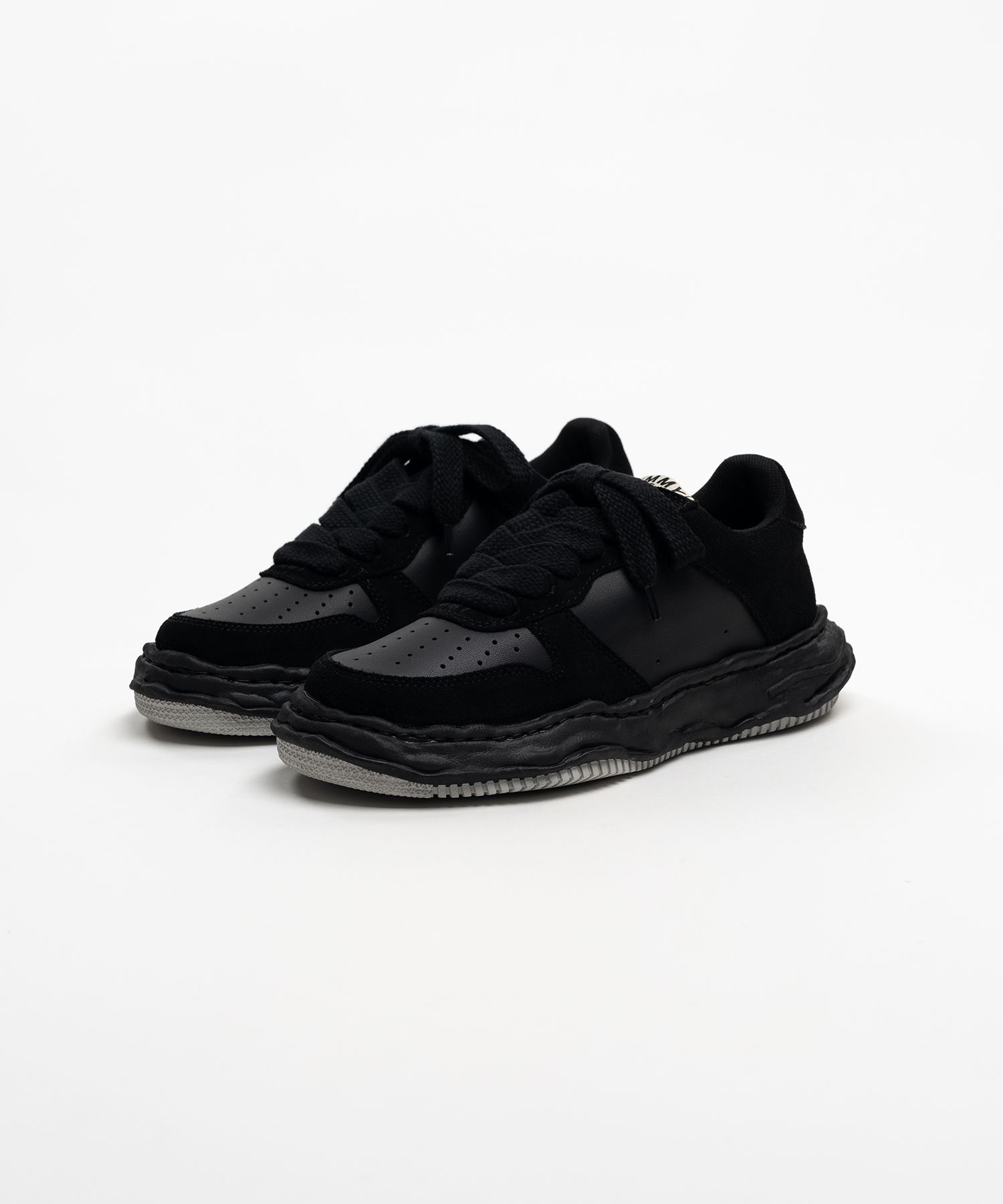 "WAYNE" OG Sole Suede Low-top Sneakers