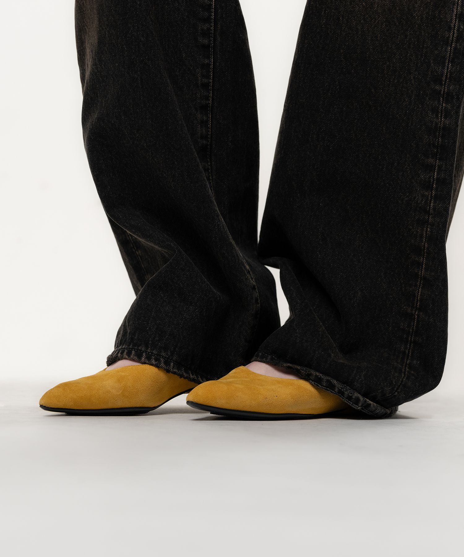 "JANE" Suede Strap Pointed Shoes