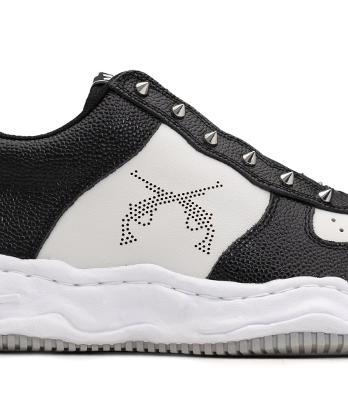 roarguns X MMY "WAYNE" OG Sole Studs Leather Low-top Sneaker