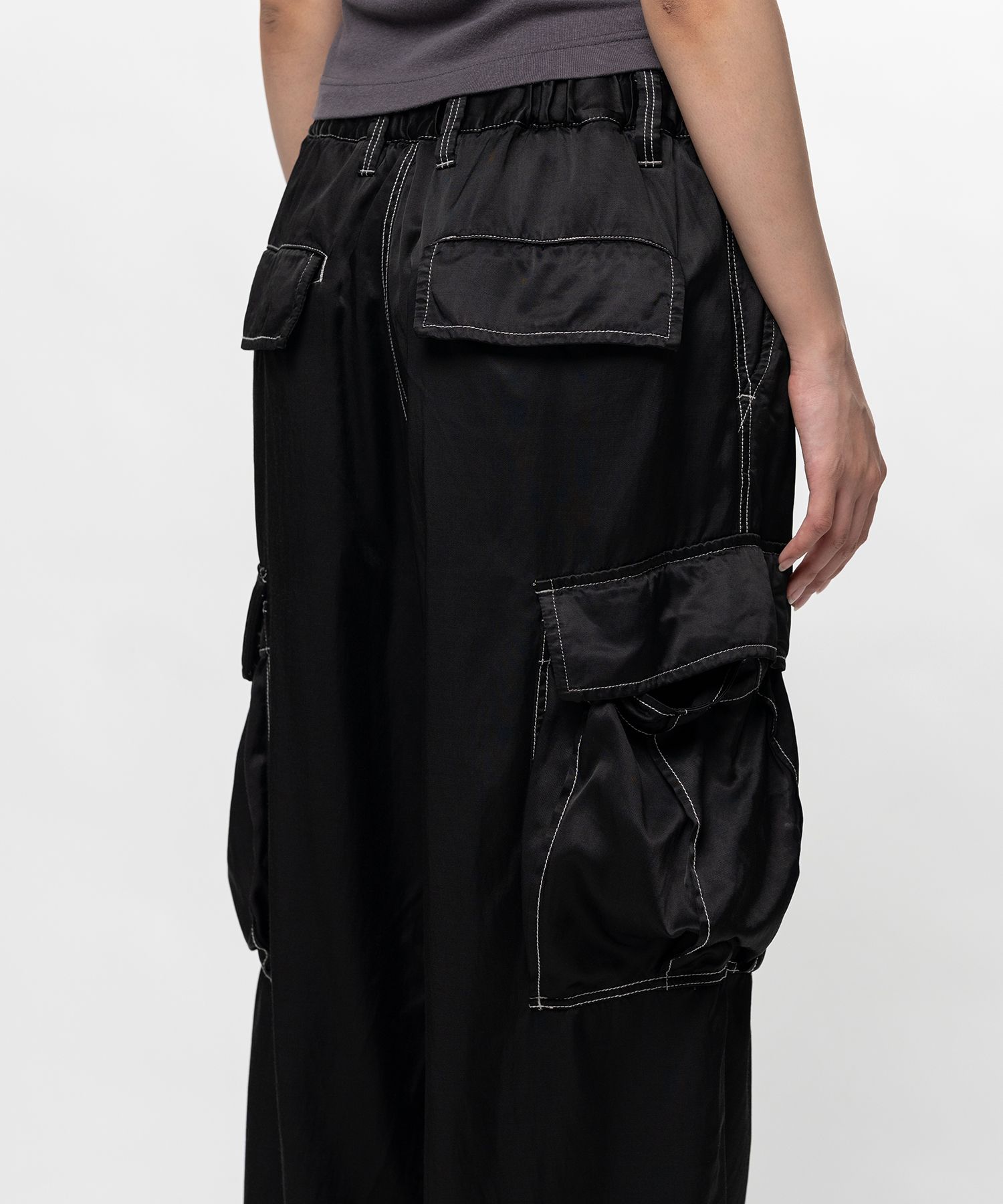 【EXCLUSIVE】Satin Cargo Pants