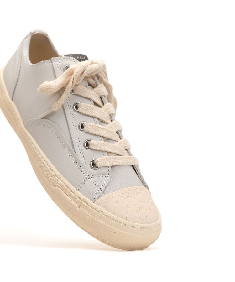 PAST Sole 6 - Hole Leather Low-top Sneaker