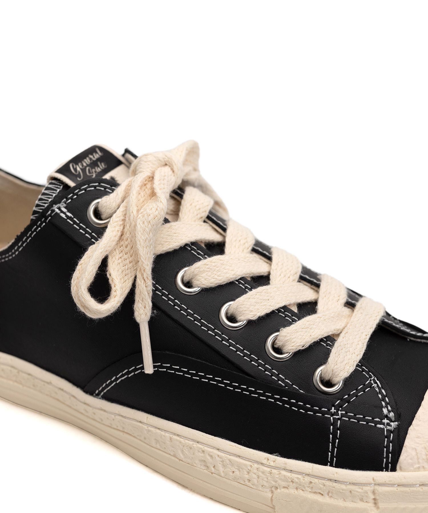 PAST Sole 6 - Hole Leather Low-top Sneaker