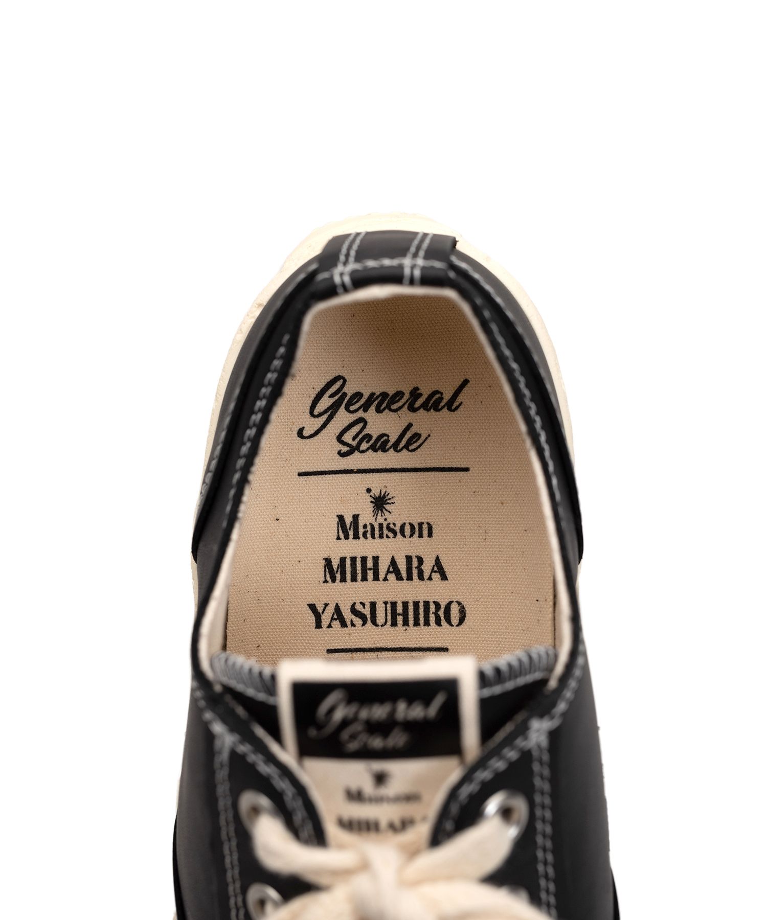 PAST Sole 6 - Hole Leather Low-top Sneaker