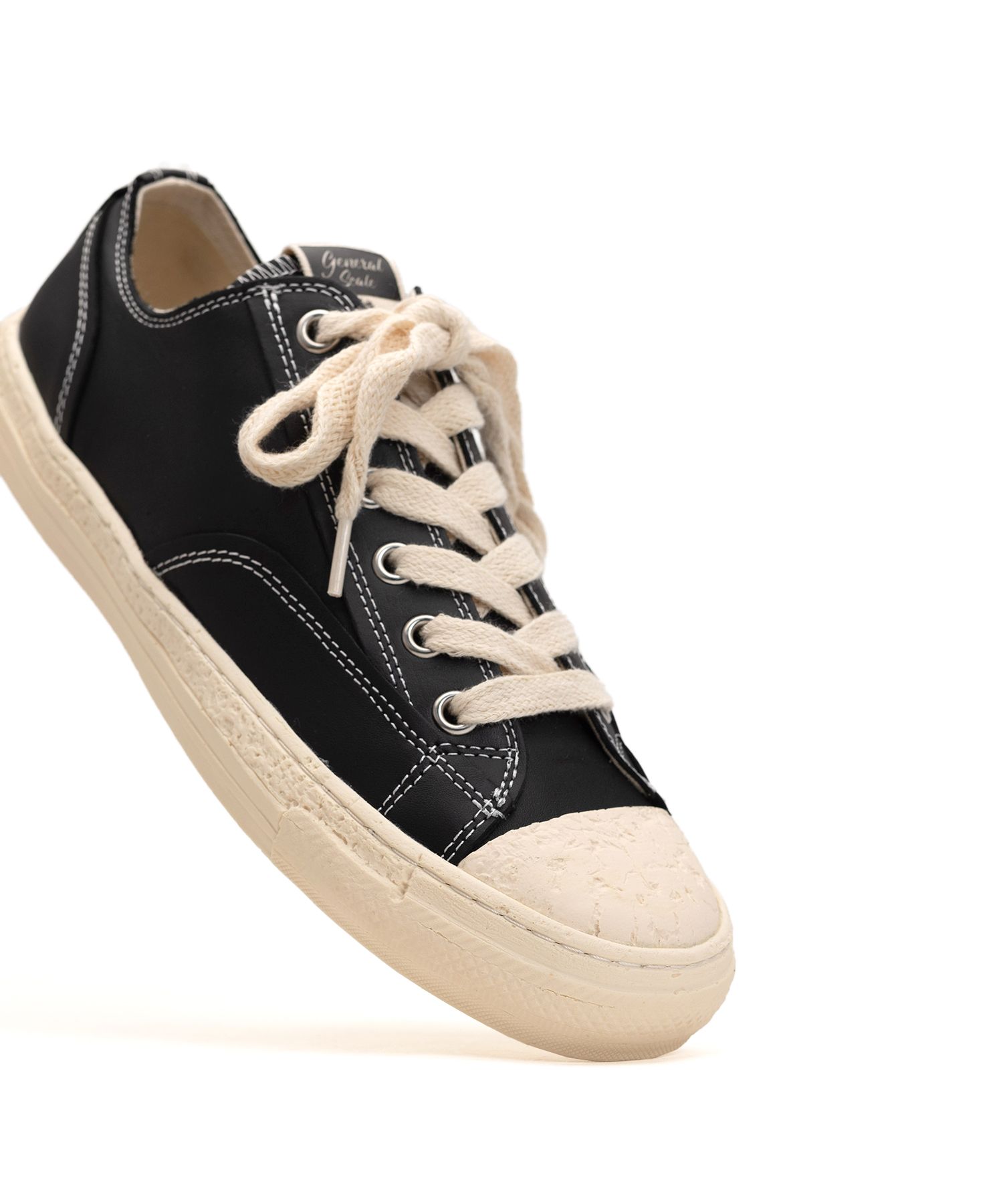 PAST Sole 6 - Hole Leather Low-top Sneaker
