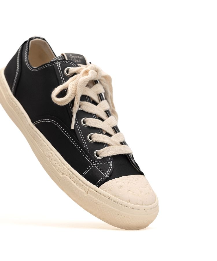 PAST Sole 6 - Hole Leather Low-top Sneaker