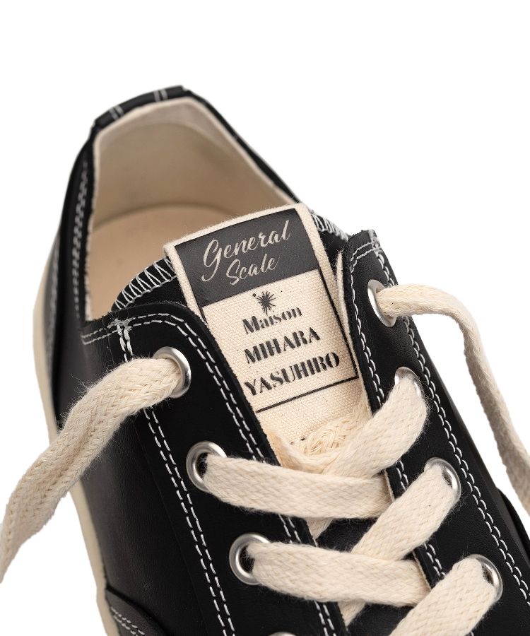 PAST Sole 6 - Hole Leather Low-top Sneaker