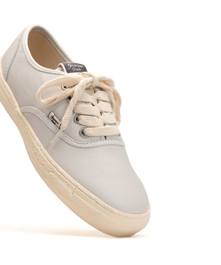 PAST Sole 5 - Hole Leather Low-top Sneaker