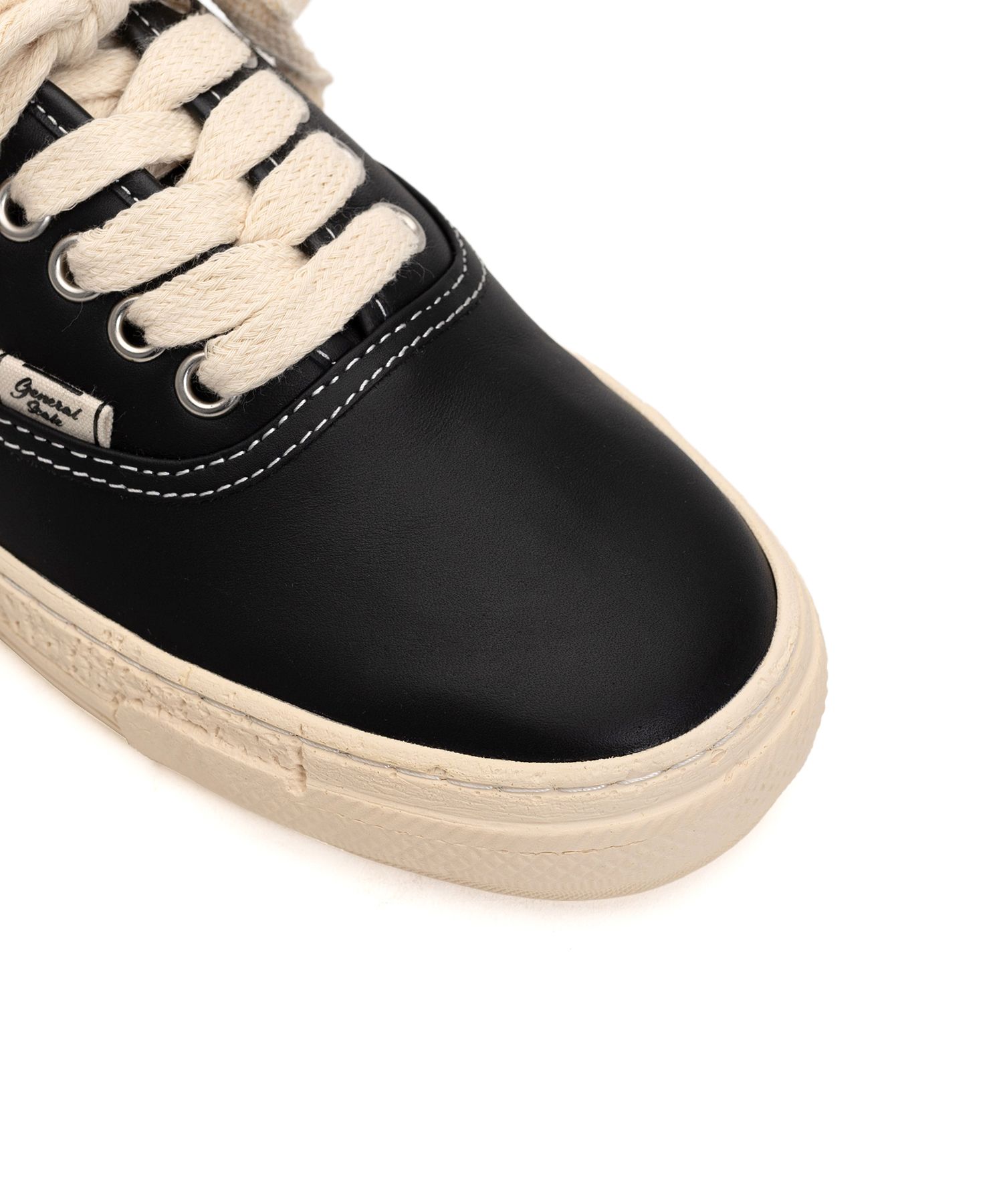 PAST Sole 5 - Hole Leather Low-top Sneaker