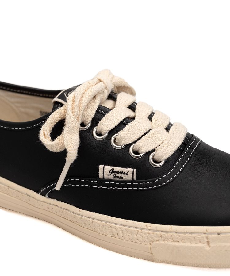 PAST Sole 5 - Hole Leather Low-top Sneaker