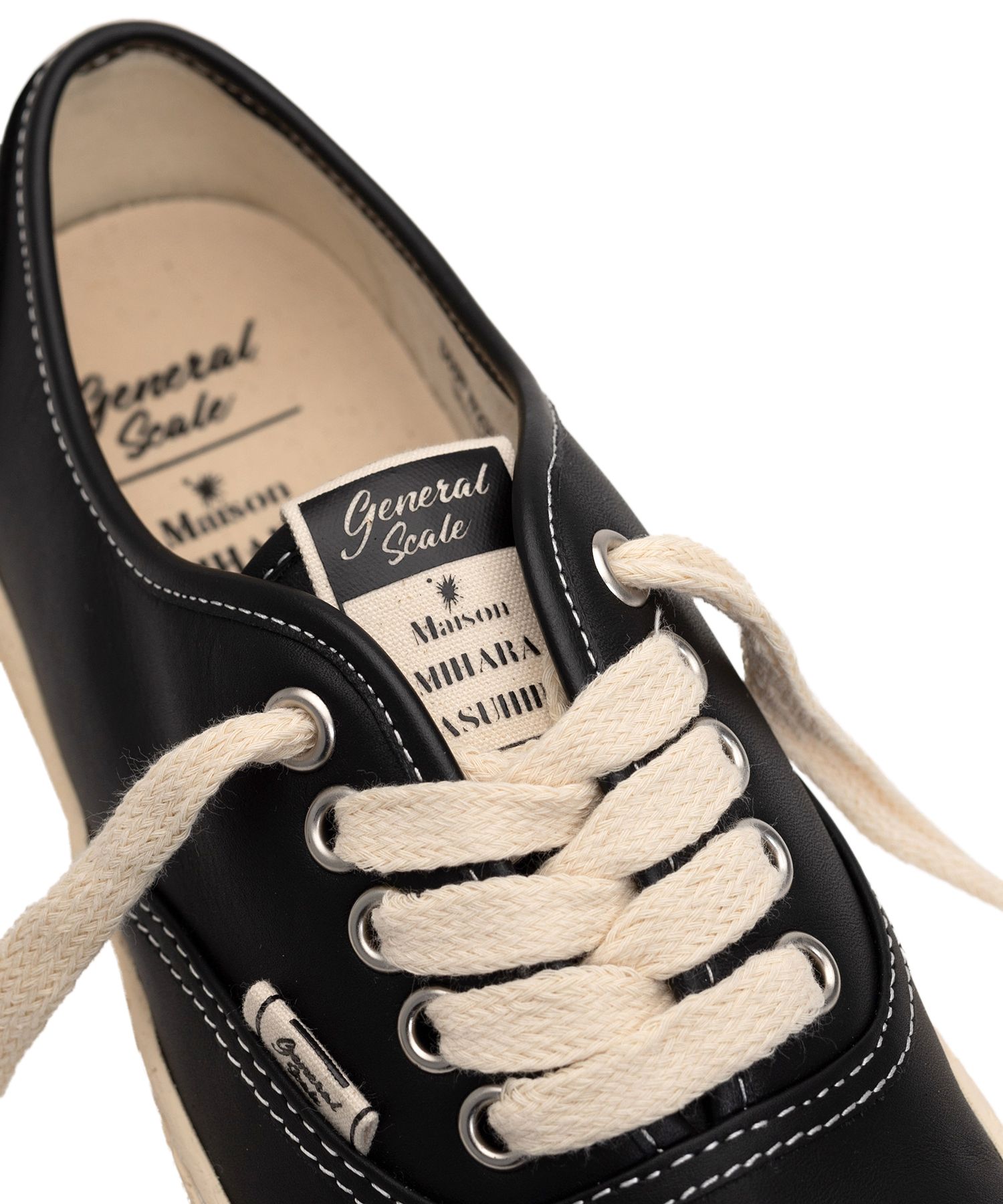 PAST Sole 5 - Hole Leather Low-top Sneaker