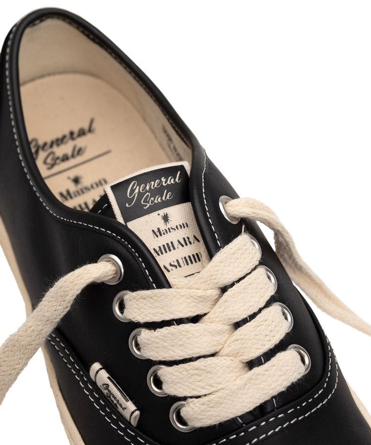 PAST Sole 5 - Hole Leather Low-top Sneaker