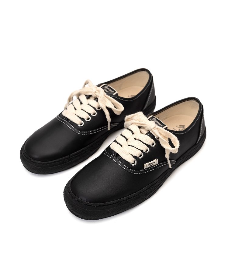 PAST Sole 5 - Hole Leather Low-top Sneaker
