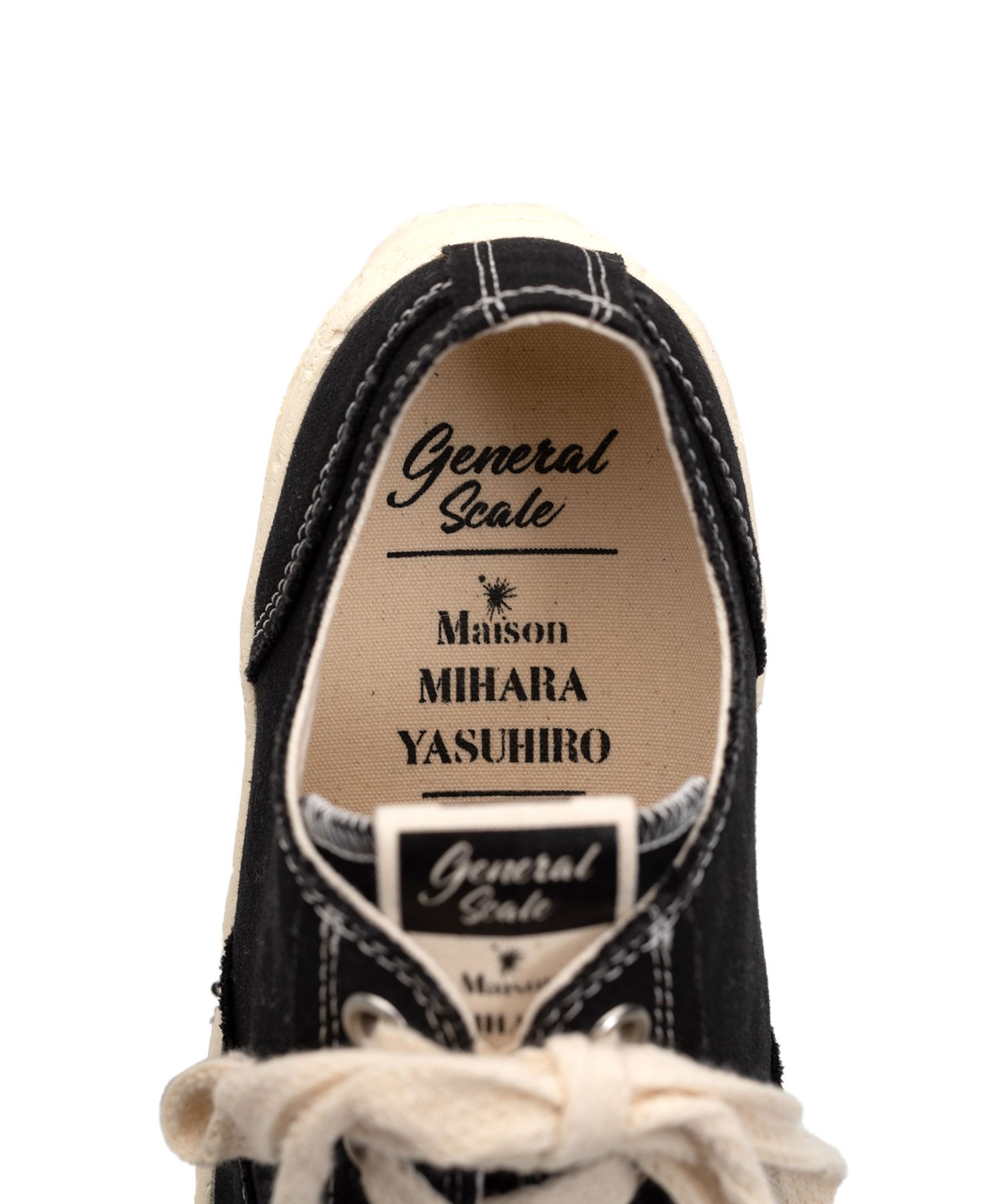 PAST Sole 6 - Hole Canvas Low-top Sneaker