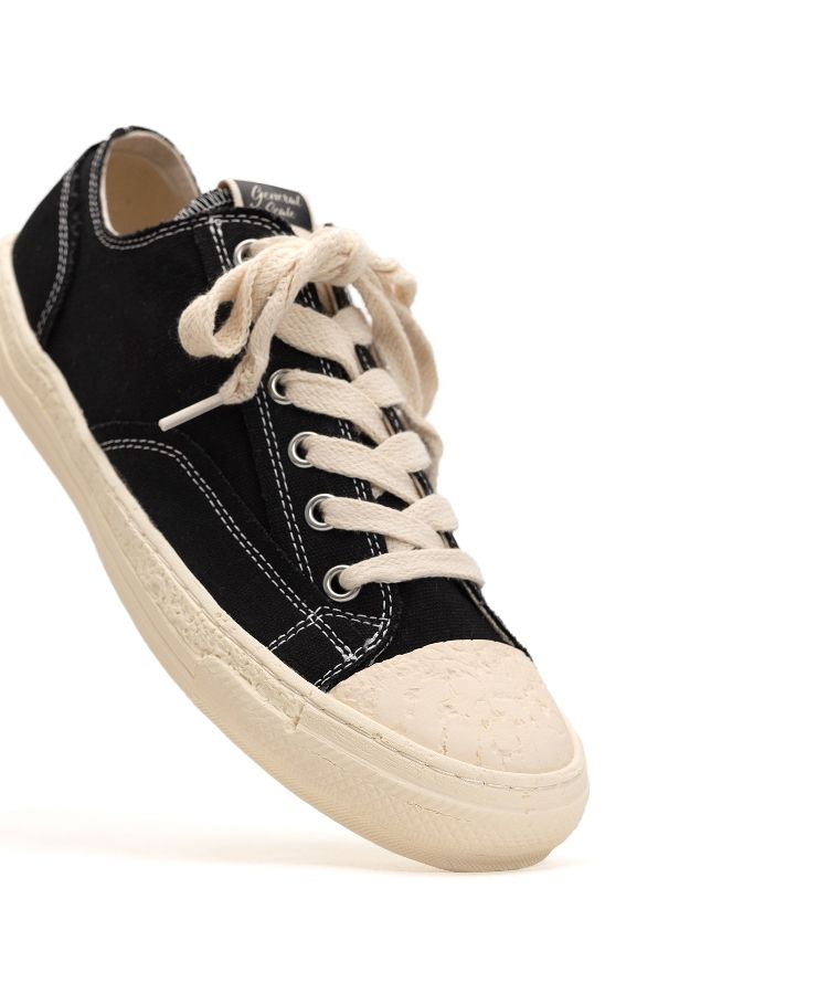 PAST Sole 6 - Hole Canvas Low-top Sneaker