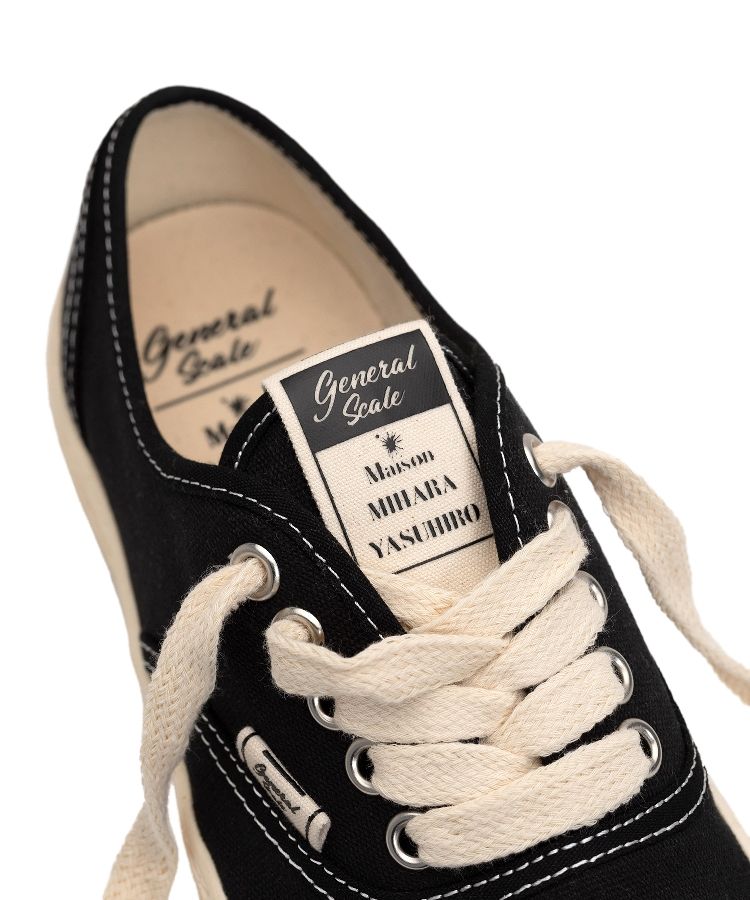 PAST Sole 6 - Hole Canvas Low-top Sneaker