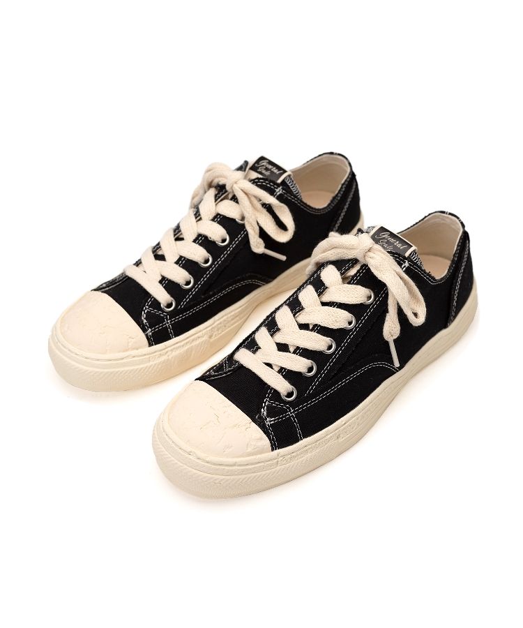 PAST Sole 6 - Hole Canvas Low-top Sneaker