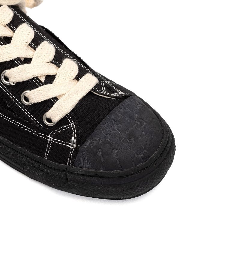 PAST Sole 6 - Hole Canvas Low-top Sneaker