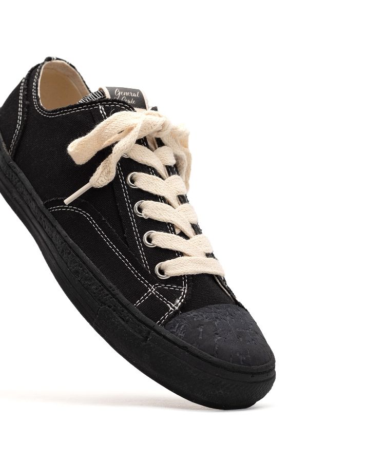 PAST Sole 6 - Hole Canvas Low-top Sneaker