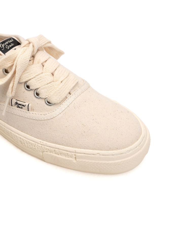 PAST Sole 5 - Hole Canvas Low-top Sneaker