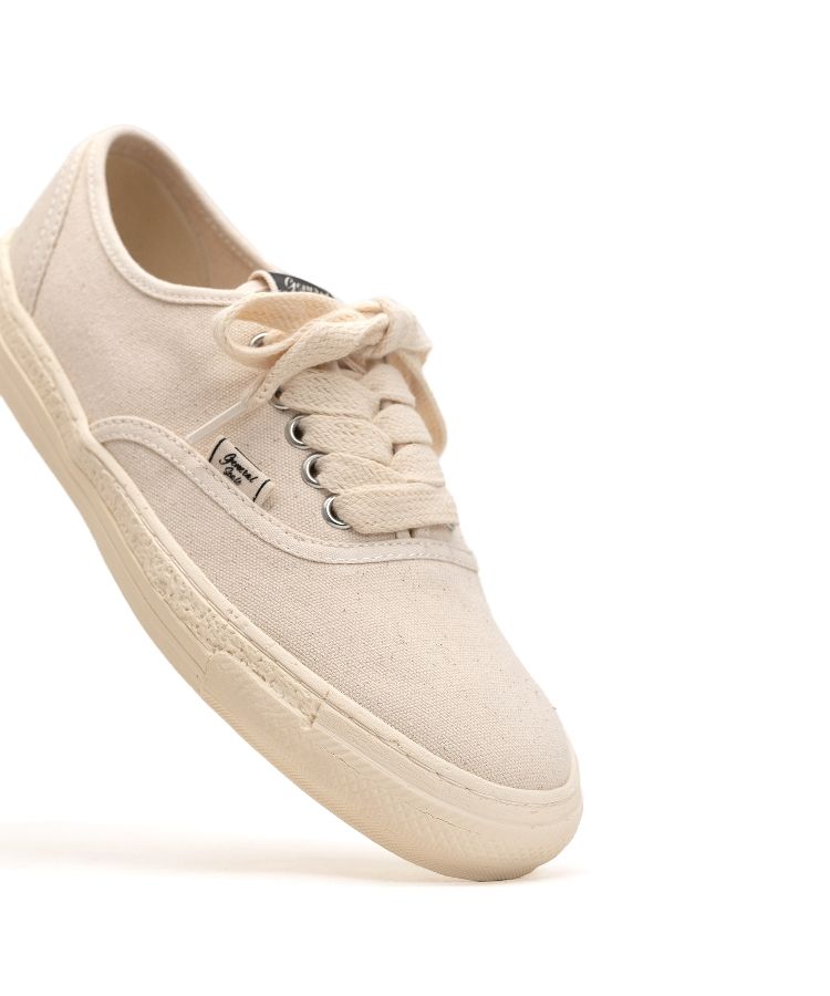 PAST Sole 5 - Hole Canvas Low-top Sneaker