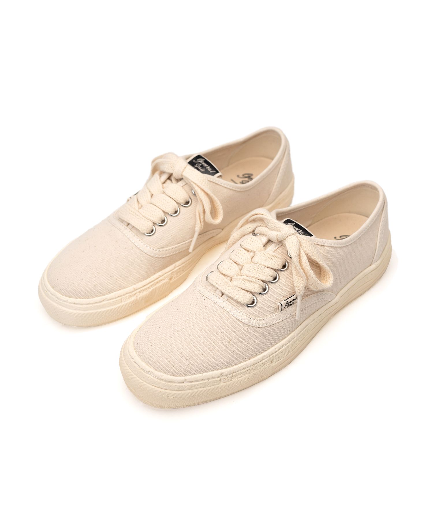 PAST Sole 5 - Hole Canvas Low-top Sneaker
