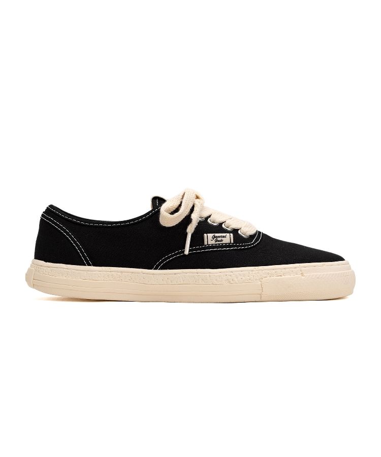 PAST Sole 5 - Hole Canvas Low-top Sneaker