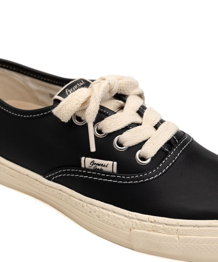 PAST Sole 5 - Hole Canvas Low-top Sneaker