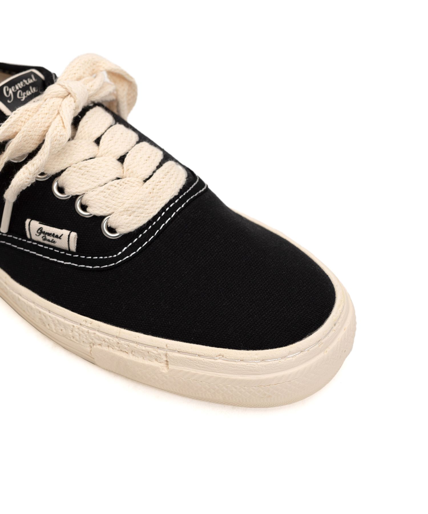 PAST Sole 5 - Hole Canvas Low-top Sneaker