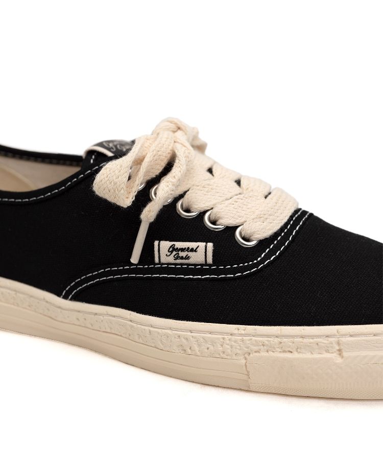 PAST Sole 5 - Hole Canvas Low-top Sneaker