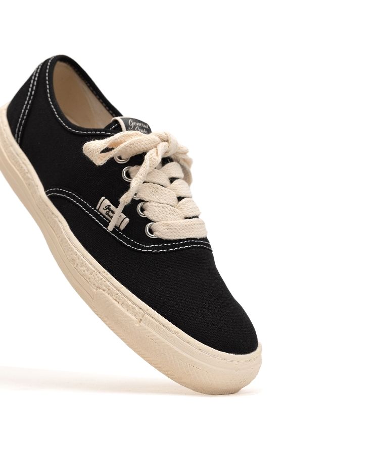 PAST Sole 5 - Hole Canvas Low-top Sneaker