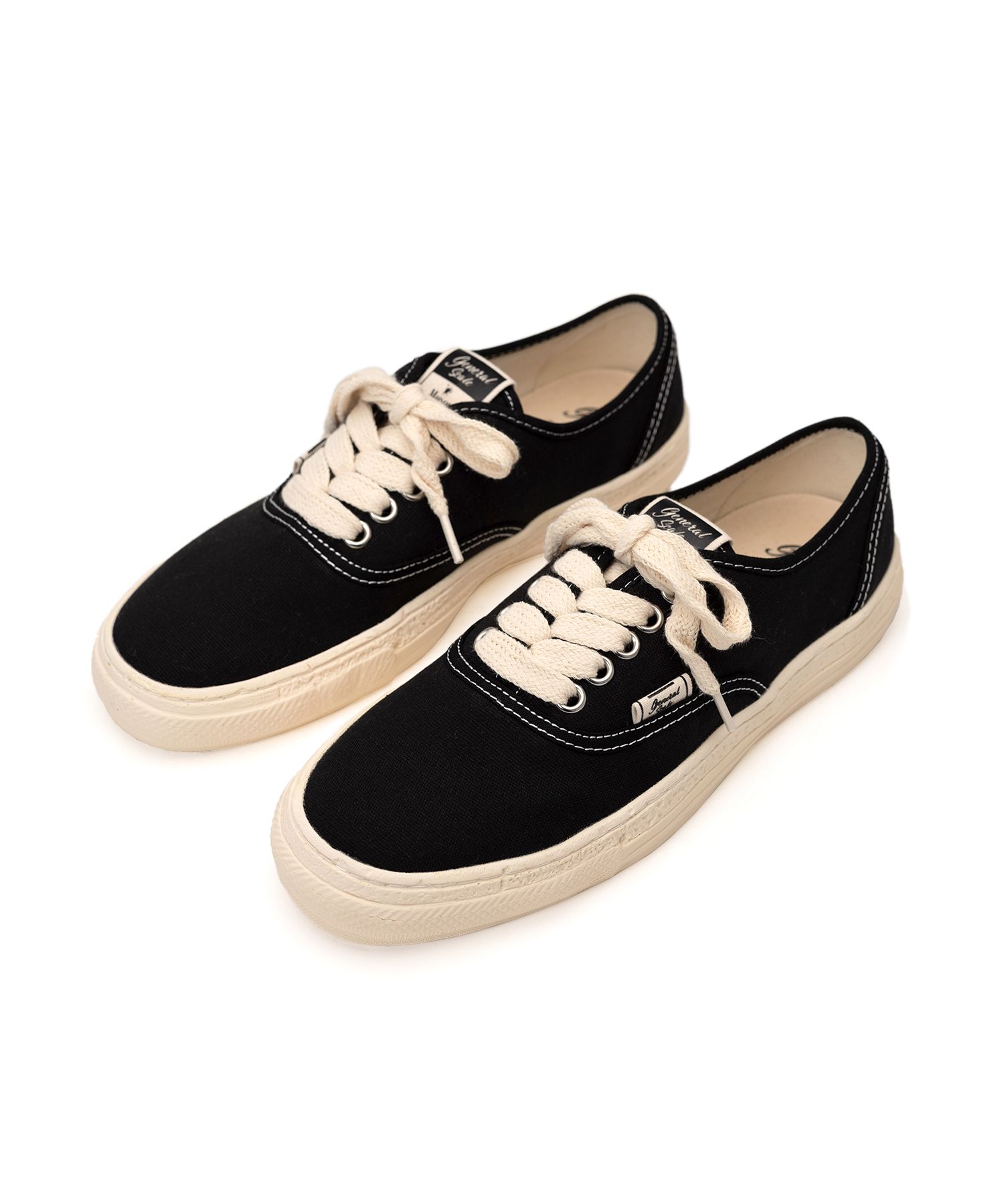PAST Sole 5 - Hole Canvas Low-top Sneaker