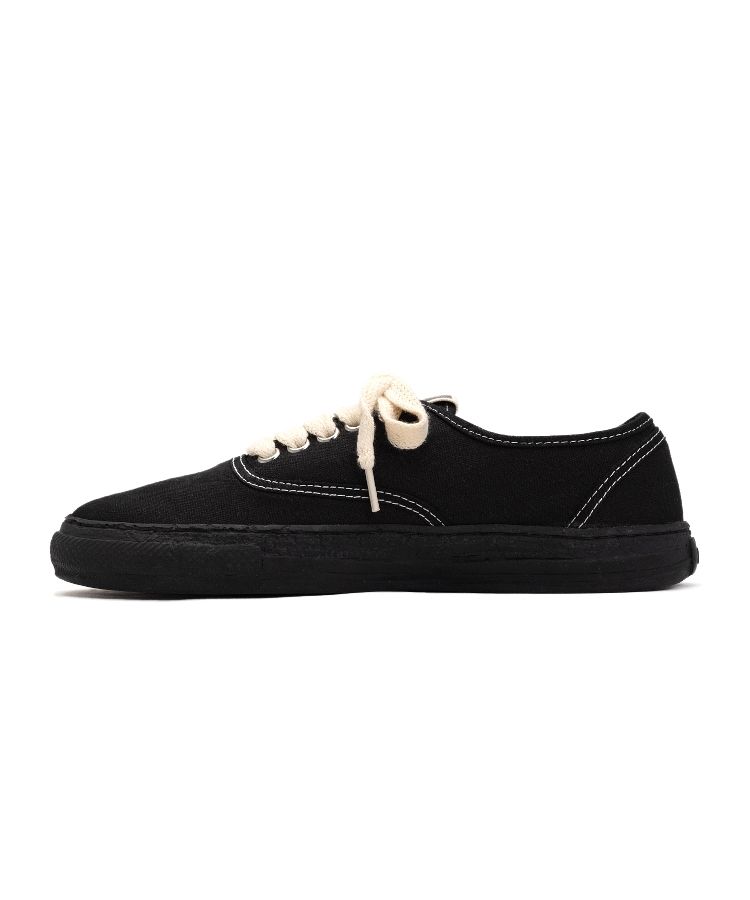PAST Sole 5 - Hole Canvas Low-top Sneaker
