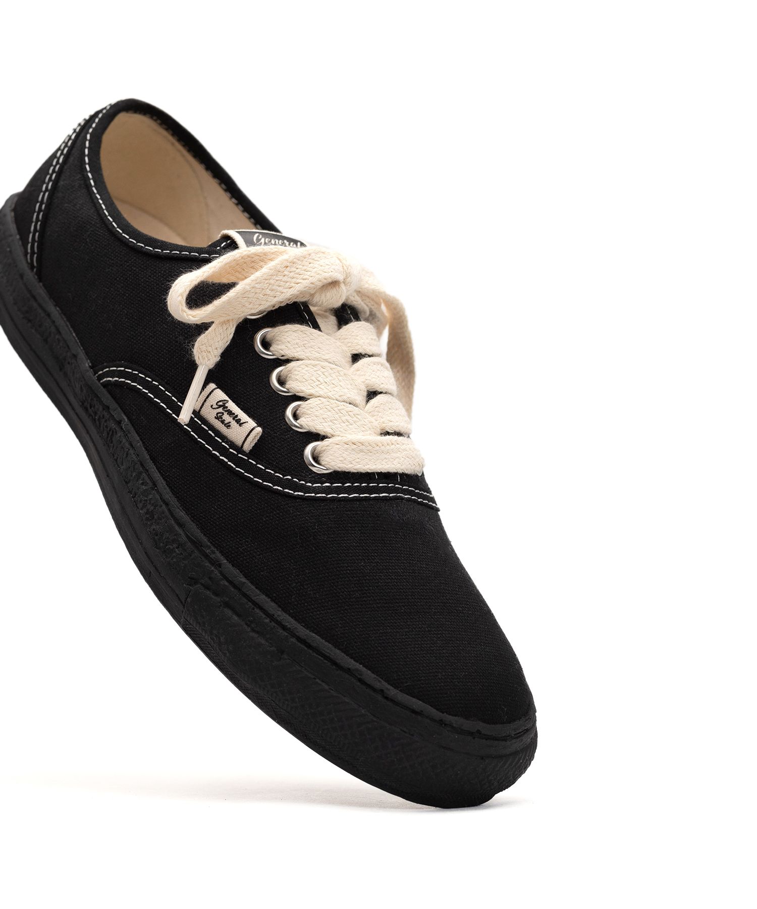 PAST Sole 5 - Hole Canvas Low-top Sneaker