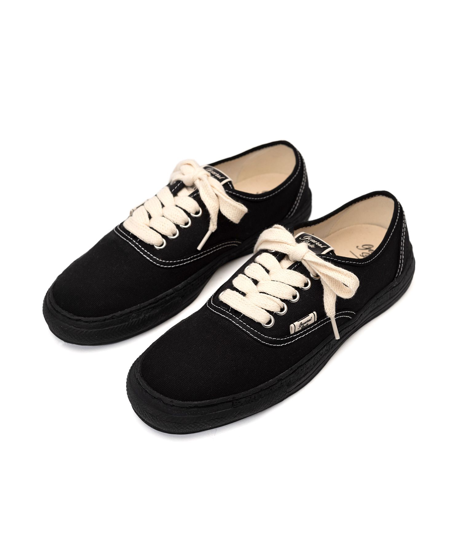 PAST Sole 5 - Hole Canvas Low-top Sneaker