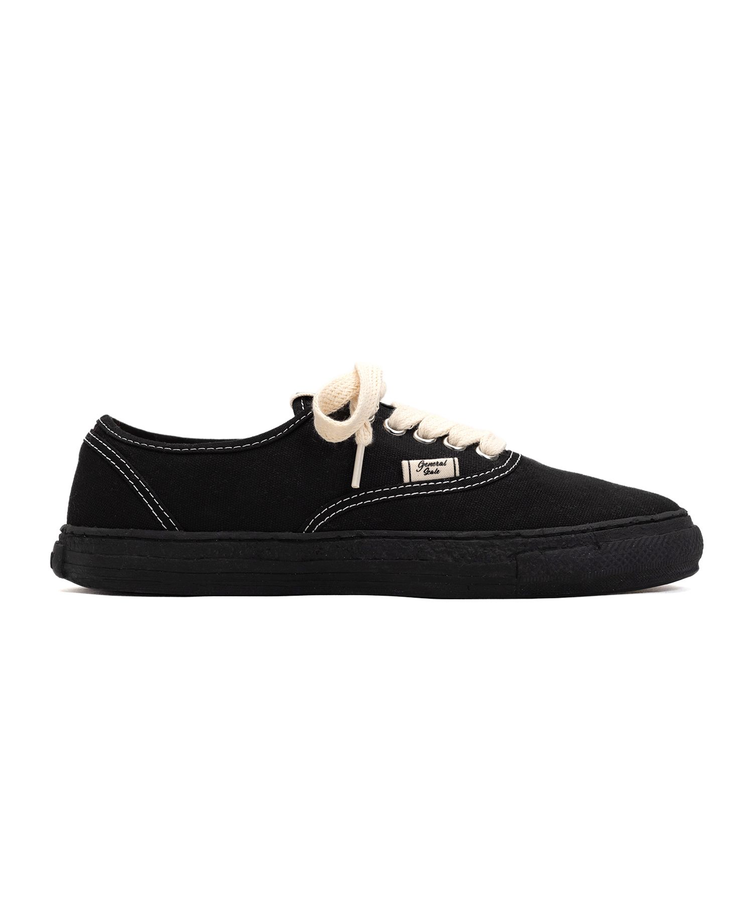 PAST Sole 5 - Hole Canvas Low-top Sneaker