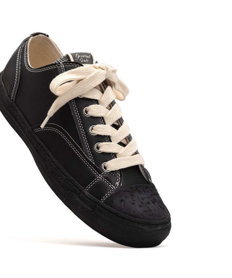 PAST Sole 6 - Hole Synthetic LT Low-top Sneaker