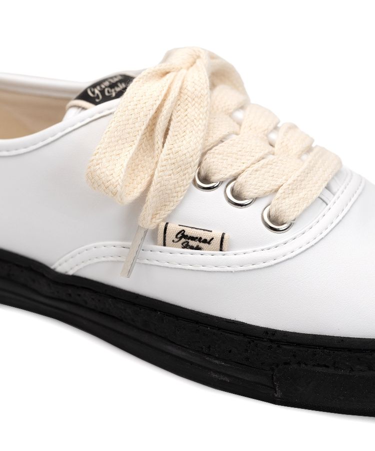 PAST Sole 5 - Hole Synthetic LT Low-top Sneaker