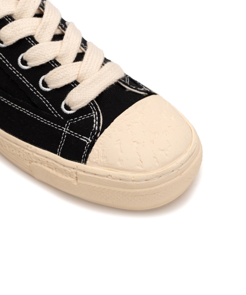 PAST Sole 6 - Hole Canvas Low-top Sneaker