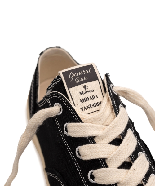 PAST Sole 6 - Hole Canvas Low-top Sneaker